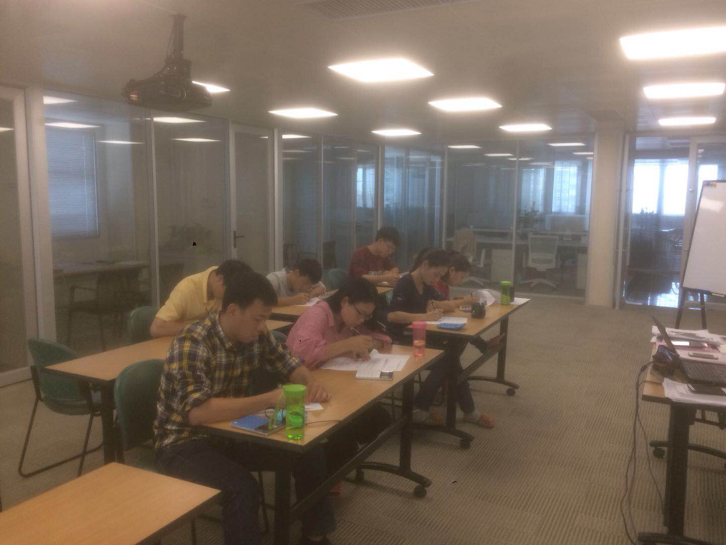华东钢绳2018年第二批新员工钢丝绳专业知识培训考试正在进行中